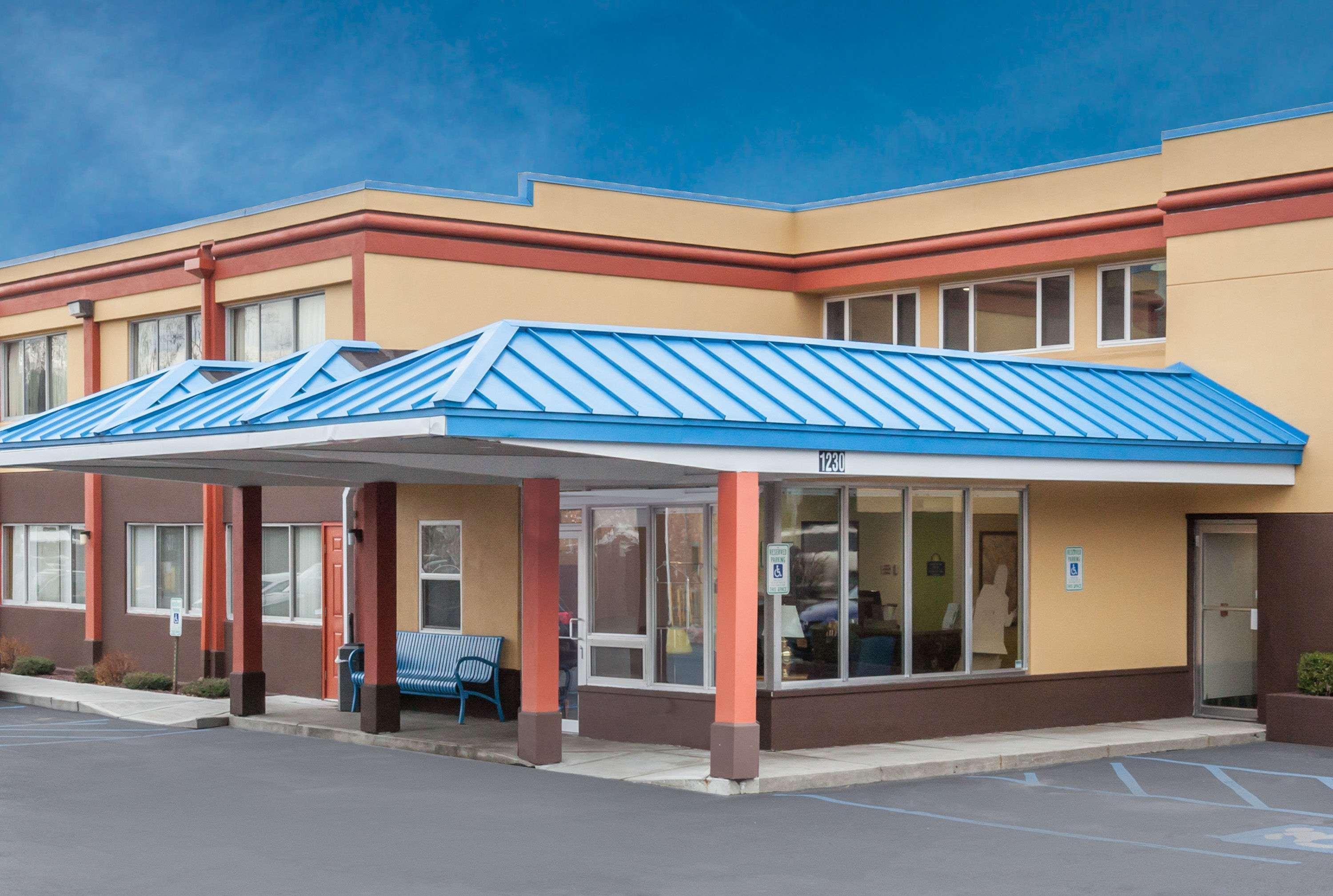 Days Inn By Wyndham Albany Suny Exterior photo