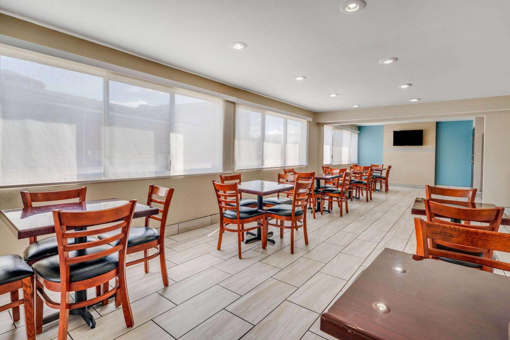 Days Inn By Wyndham Albany Suny Exterior photo