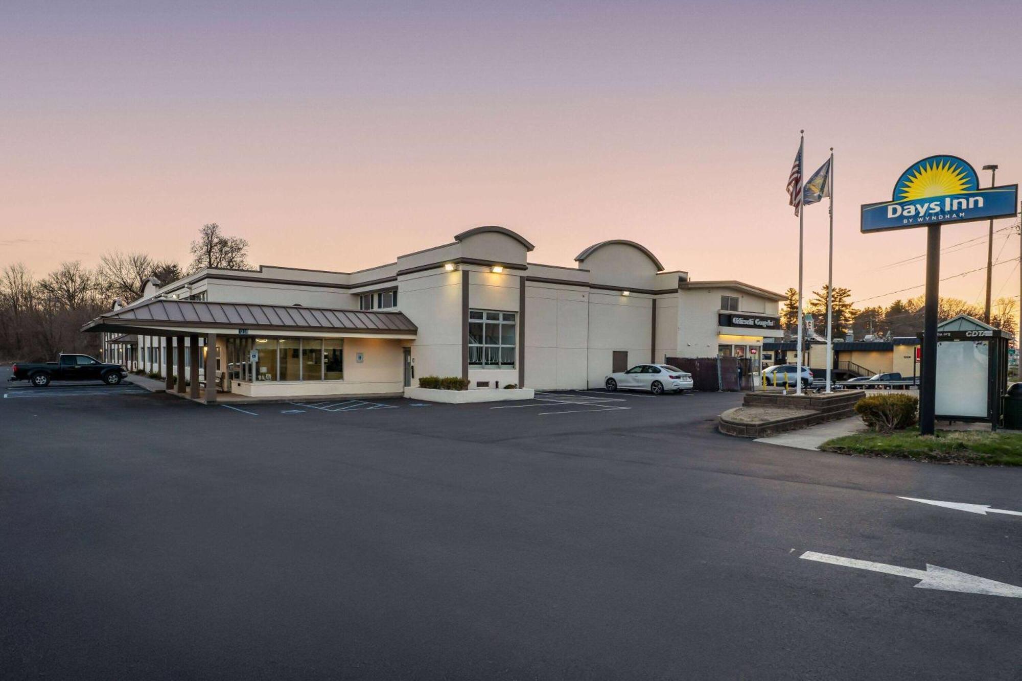 Days Inn By Wyndham Albany Suny Exterior photo